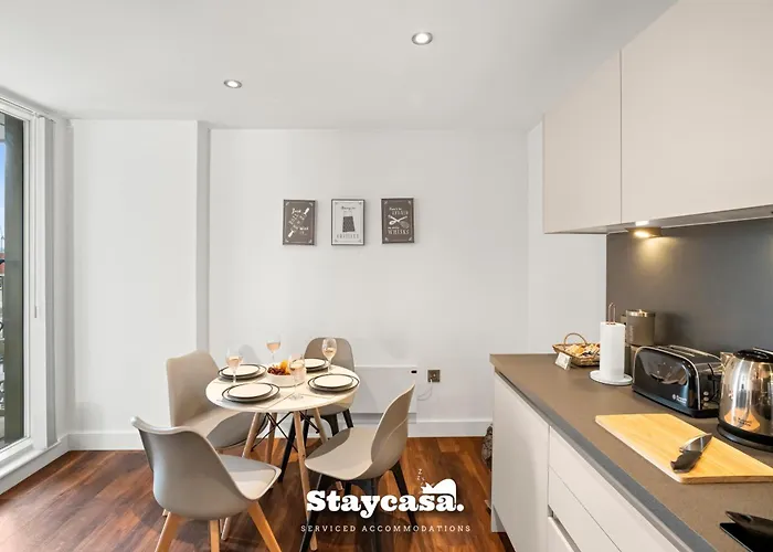 Spectacular Apartment Balcony View In City Centre